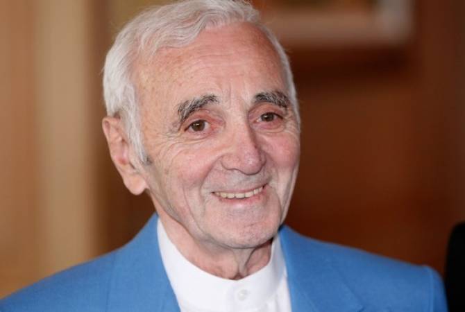 Macron opte pour un hommage national à Aznavour
