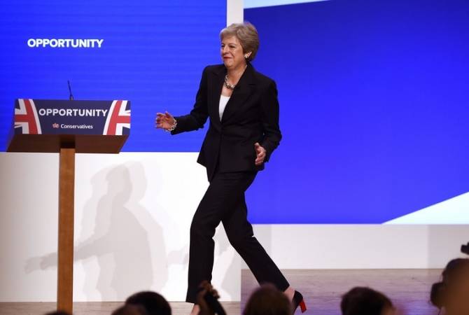 Британский премьер станцевала на сцене съезда консерваторов под композицию ABBA