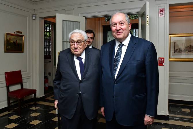 President Sarkissian meets long-time friend Henry Kissinger in NYC, invites to visit Armenia