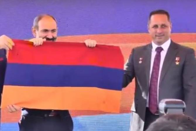 Russian astronaut delivers Armenian flag from space to PM Nikol Pashinyan 