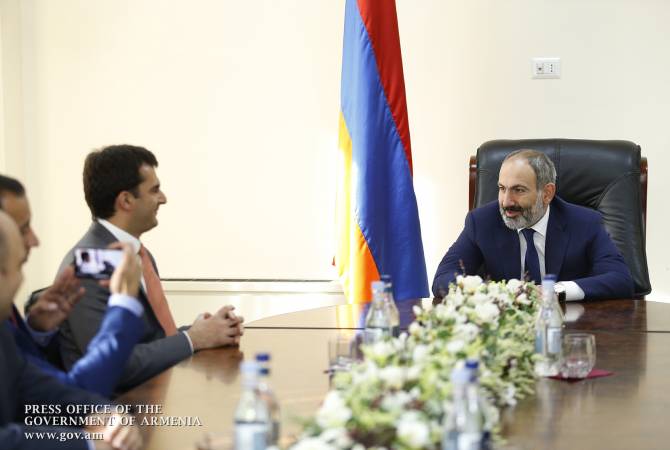 Никол Пашинян представил новоназначенного министра транспорта, связи и 
информационных технологий Акопа Аршакяна 