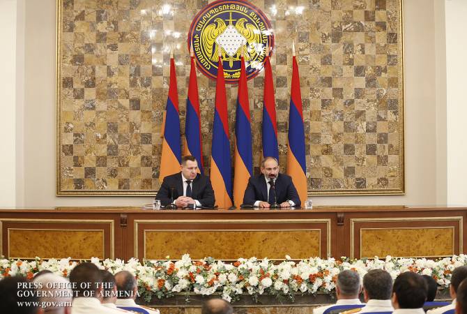 رئيس وزراء أرمينيا نيكول باشينيان يشترك بالجلسة الرسمية المخصصة ليوم المسؤولين بلجنة تحقيق 
الدولة