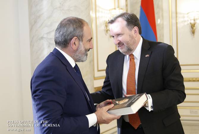  Премьер-министр Никол Пашинян принял Чрезвычайного и Полномочного посла США в 
Армении Ричарда Миллса 