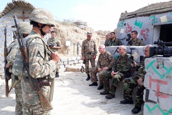 Artsakh president visits on-duty border troops 