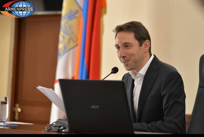 مرشح كتلة «خطوتي» هايك ماروتيان يستلم منصب رئيس بلدية يريفان بحكم القانون في الجلسة 
الافتتاحية الحالية لمجلس مدينة يريفان