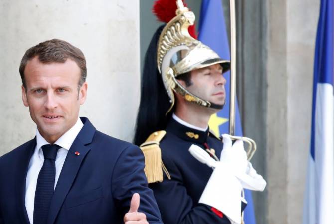 Macron will not reshuffle French cabinet before Armenia return - Elysee