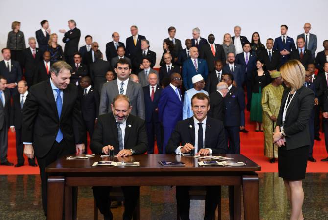 Pashinyan, Macron honor Aznavour at souvenir sheet ceremonial cancellation 
