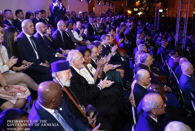 PM Pashinyan attends gala concert in the sidelines of 17th OIF summit