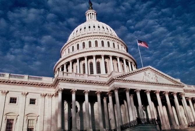 Сенат США прекратил работу в преддверии ноябрьских промежуточных выборов