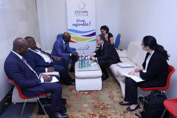 Zohrab Mnatsakanyan a rencontré le Ministre des Affaires étrangères du Togo

