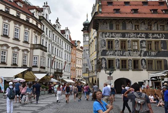 Безымянная площадь в Праге получила название