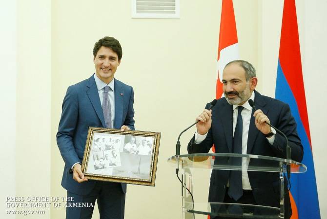 Pashinyan gifts archived photos, Armenian designer made socks to Trudeau 