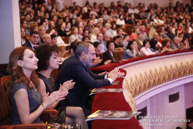 Le Premier ministre Nikol Pashinyan et madame Anna Hakobyan étaient présents au concert de 
Iouri Bachmet