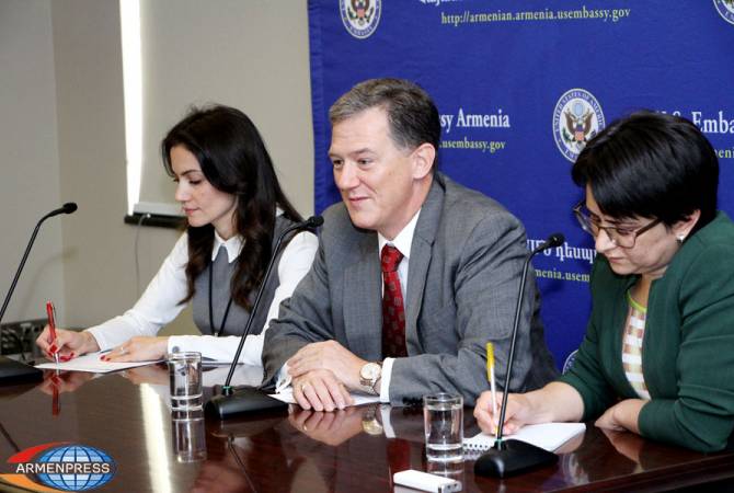 США всегда способствуют контактам между руководителями сторон карабахского 
конфликта: Заместитель помощника госсекретаря США