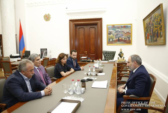 Никол Пашинян принял членов парламентской фракции “Выход”

