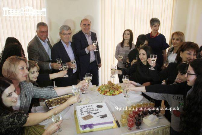 Գյումրու  քաղաքապետը շնորհավորել է լրատվամիջոցներին՝  մասնագիտական տոնի 
առթիվ