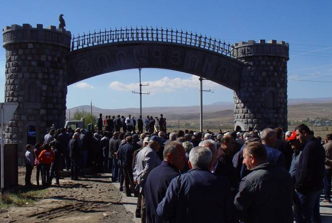 Ձորագյուղում հանդիսավորությամբ բացվեց համայնքի մուտքի կամարը
