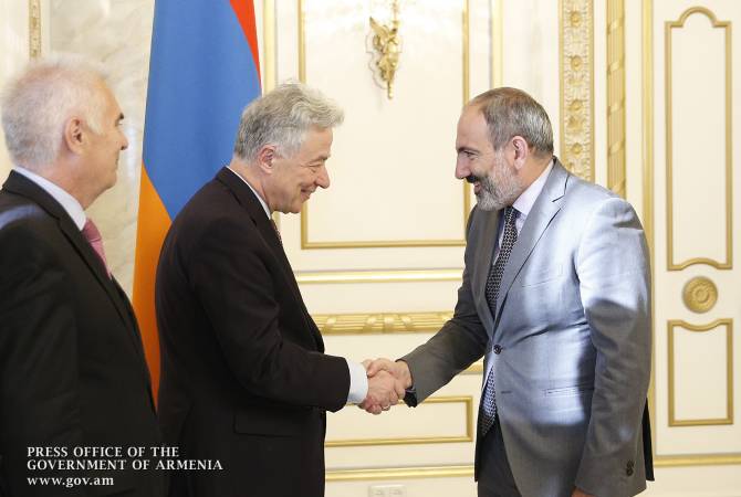Nikol Pashinyan receives EEAS Managing Director for Europe and Central Asia Thomas Mayr-
Harting