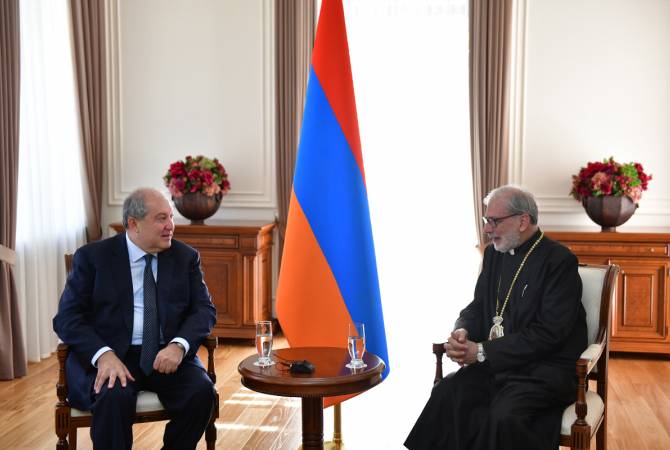 Президент Армении принял Светлейшего архиепископа Отца Левона Зекияна

