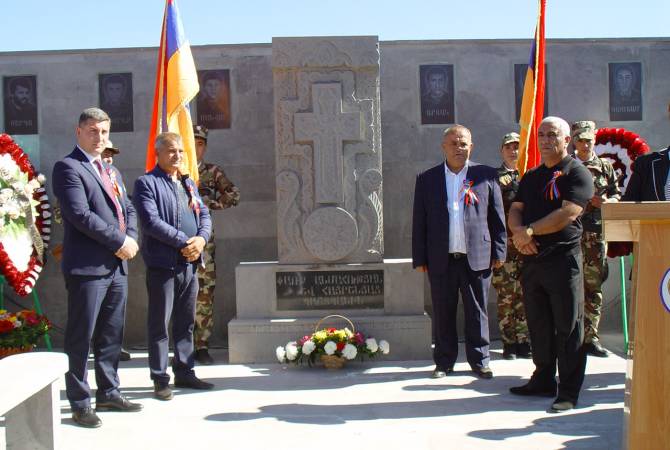 Կարմիրգյուղում բացվեց Արցախյան ազատամարտի զոհերի եւ հայրենյաց պաշտպանների հուշարձանը
