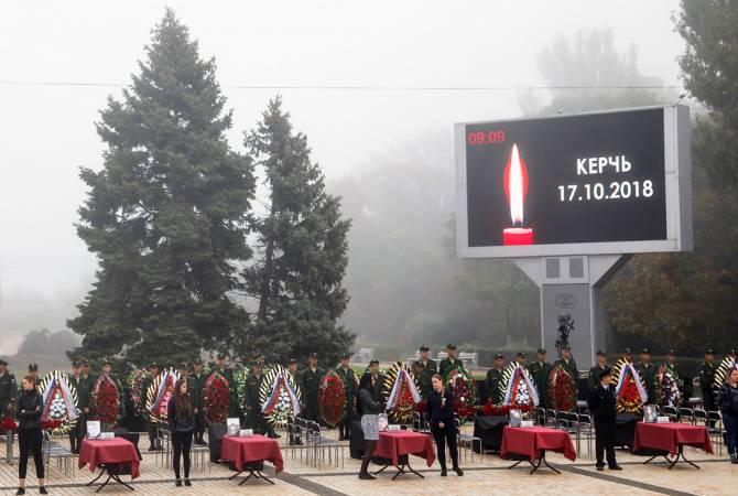 Тысячи человек простились с жертвами трагедии в Керчи