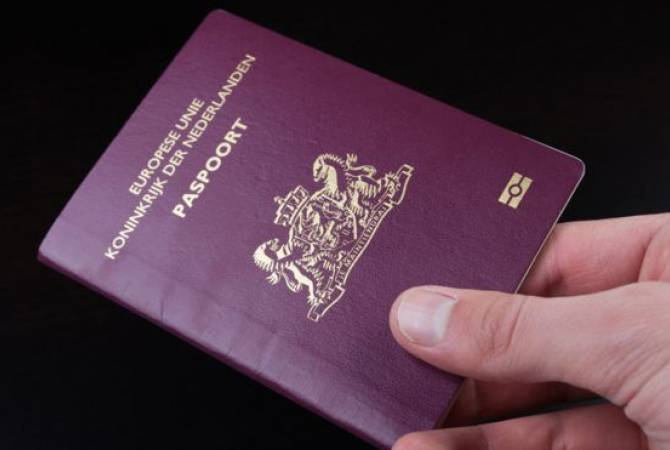 В Нидерландах выдали первый паспорт с указанием "нейтрального" пола