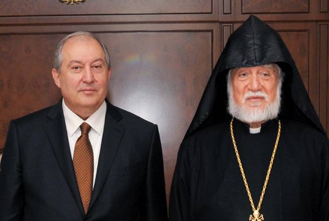 رئيس الجمهورية أرمين سركيسيان يبعث رسالة تهنئة إلى قداسة كاثوليكيوس بيت كيليكيا الكبير للأرمن 
آرام الأول في الذكرى ال50 لترسيمه إلى الكهنوت