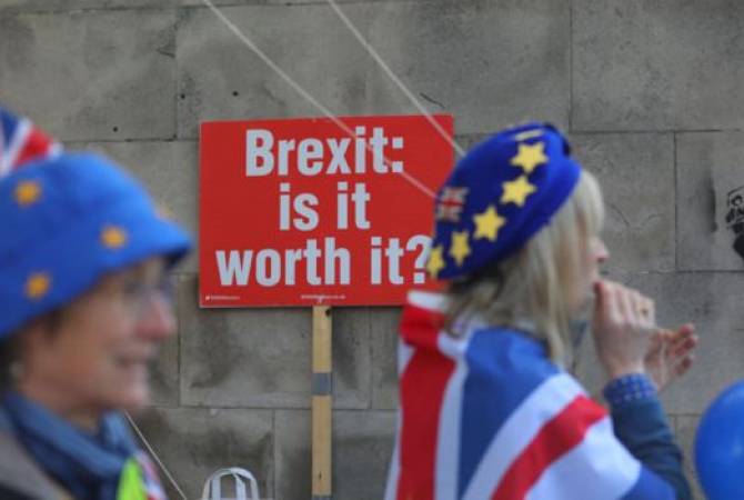 Thousands protest in London, call for referendum on final Brexit deal