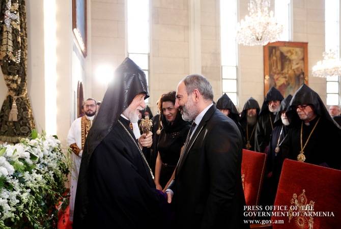 Nikol Pashinyan a assisté à la Divine Liturgie consacré au 50e anniversaire de l'ordination du 
Catholicos de la Grande Maison de Cilicie Sa Sainteté Aram Ier
