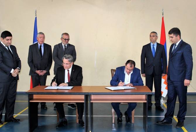 التوقيع على إعلان الصداقة بين منطقة مارتوني بجمهورية آرتساخ ومنطقة أرنافوتك في فرنسا