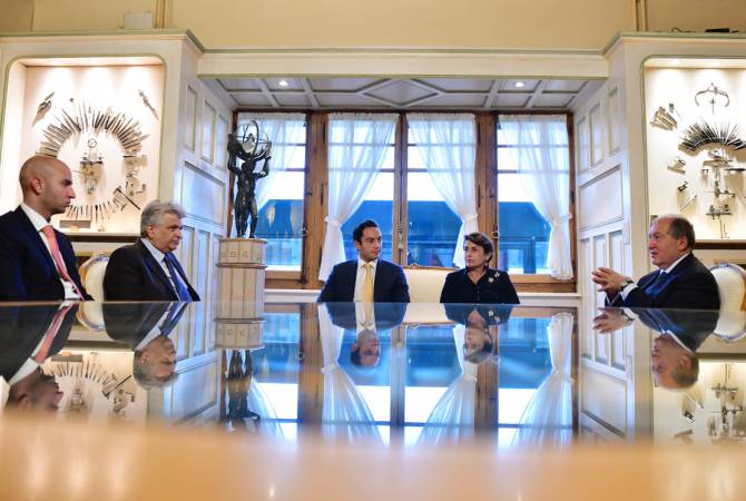 رجل الأعمال الأرمني-السويسري فارتان سرماكيش يستقبل الرئيس أرمين سركيسيان بمقر شركته- 
فرانك مولر العالمية للساعات وبحث زيادة الاستثمارات بأرمينيا