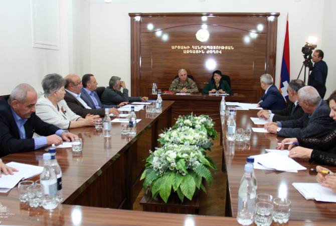 Состоялось заседание постоянной комиссии НС Республики Арцах по вопросам обороны, 
безопасности и правопорядка


