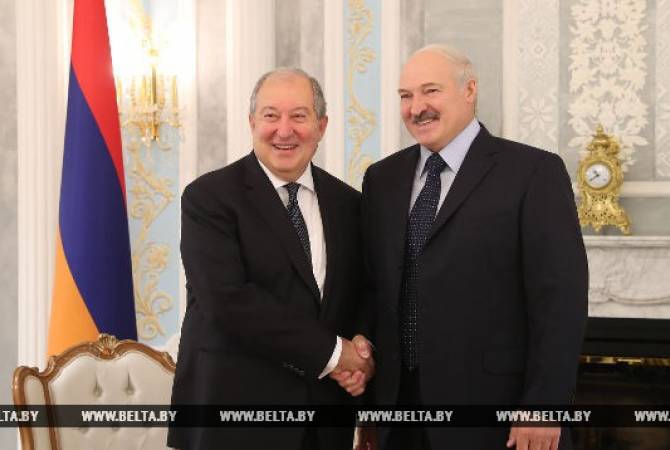 بيلاروسيا ستظل دائماً صديقة أرمينيا الموثوقة-رئيس روسيا البيضاء الكسندر لوكاشينكو في لقاءه مع 
الرئيس الأرميني أرمين سركيسيان-