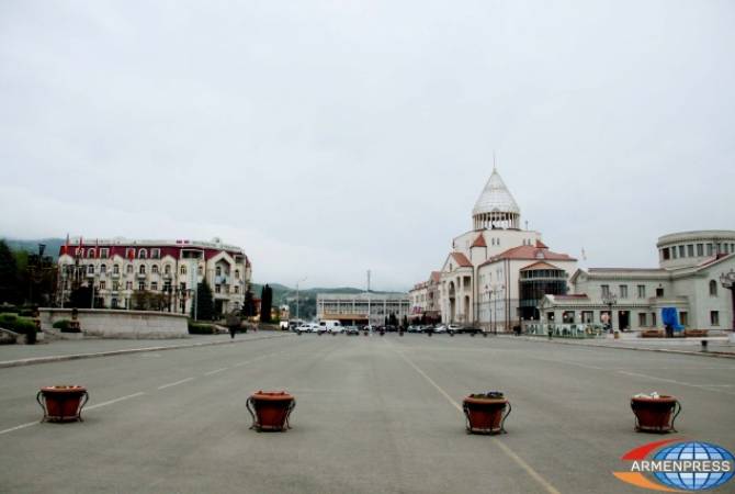 Бако Саакян посетил площадь Победы Степанакерта
