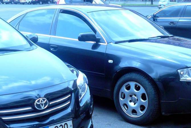 Несколько автомобилей из автопарка аппарата премьер-министра Армении прикреплены к 
аппарату президента