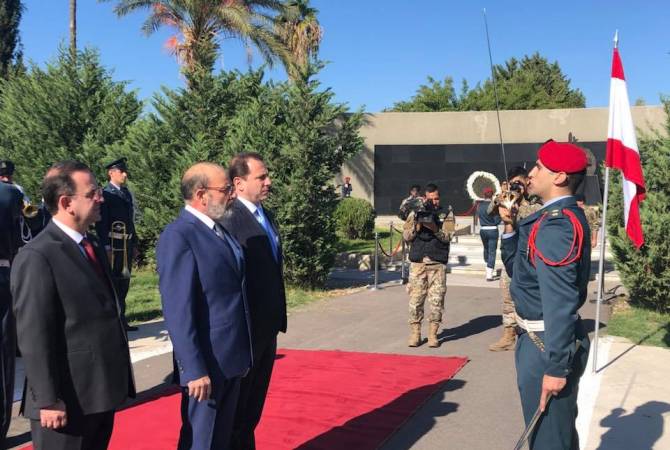 وزير الدفاع الأرميني بالنيابة دافيت تونويان ووزير الدفاع اللبناني يعقوب الصراف يوقعان اتفاقاً للتعاون 
العسكري