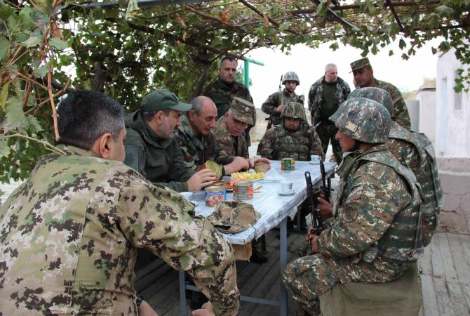 Visite des troupes de la ligne de contact par le  Premier ministre par intérim d’Arménie et  le 
Président d’Artsakh