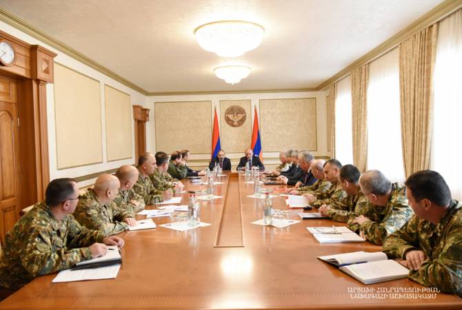 President Sahakyan, acting PM Pashinyan discuss military cooperation between Artsakh and 
Armenia