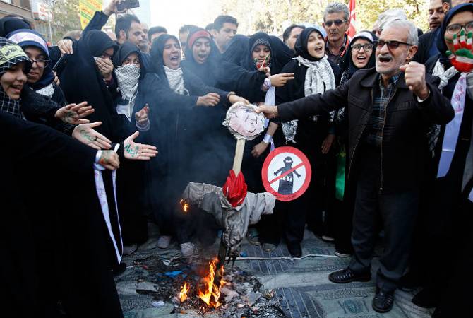 Իրանում բողոքի զանգվածային ցույցեր են անցկացվում ամերիկյան պատժամիջոցների 
դեմ 
