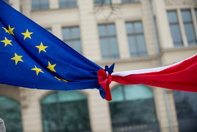 Глава Евросовета заявил о "серьезной угрозе" выхода Польши из ЕС