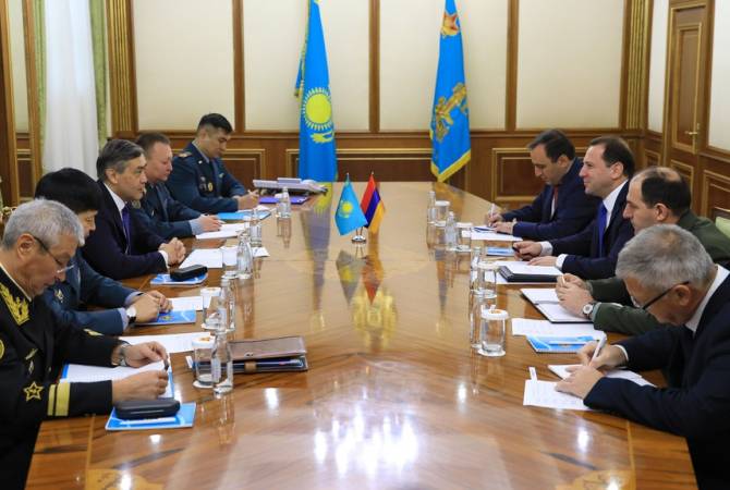 Министры обороны Армении и Казахстана обсудили вопросы военного и военно-
технического сотрудничества