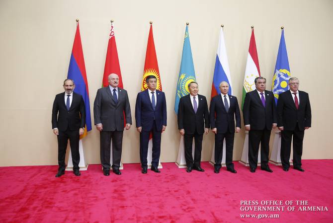 رئيس وزراء أرمينيا بالنيابة نيكول باشينيان يشترك في جلسة منظمة معاهدة الأمن الجماعي بأستانا مع 
رؤساء بيلاروسيا وكازاخستان وكيرغيزستان وروسيا وطاجيكستان