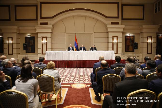 Демократия в нашей стране необратима: Никол Пашинян встретился с представителями 
армянской общины Казахстана