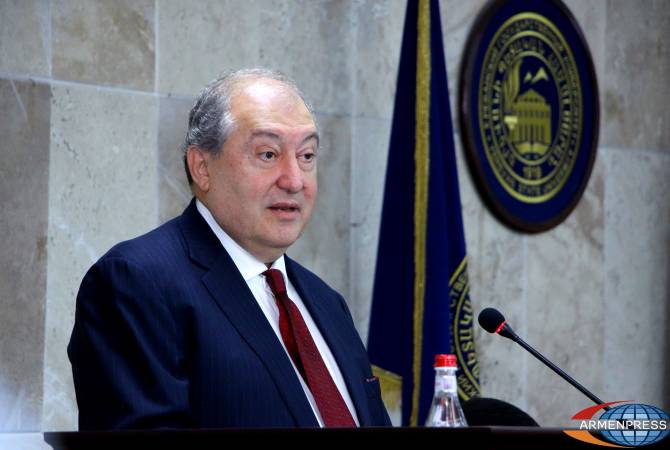 Le Président Armen Sarkissian a dit que Le bâtiment situé 26, rue Baghramian était plus 
confortables pour le personnel 