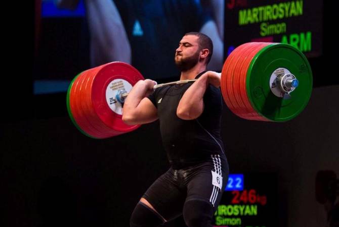 عضو منتخب أرمينيا لرفع الأثقال سيمون مارتبروسيان يحرز بطولة العالم ويسجل رقم قياسي عالمي جديد 