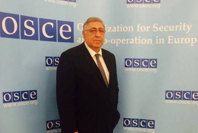 سفير أرمينيا لدى بمنظمة الأمن والتعاون في أوروبا أرمان كيراكوسيان يدلي بكلمة في جلسة المجلس 
الدائم للمنظمة 