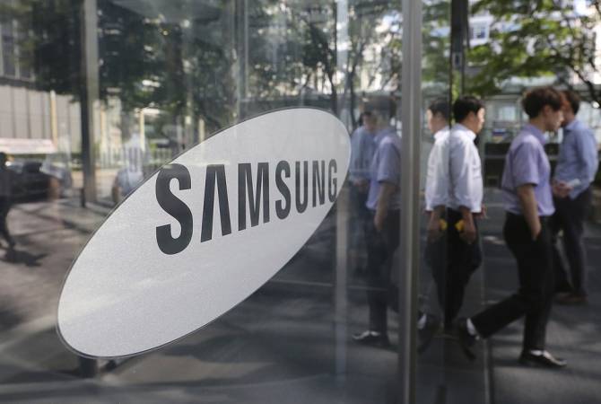 Samsung может начать продажи смартфона с гибким экраном в марте 2019 года
