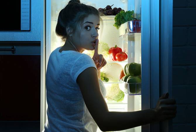 Ученые раскрыли опасность поздних приемов пищи