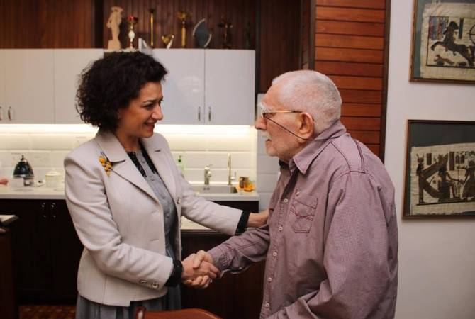 Acting PM’s wife visits Armen Dzhigarkhanyan in Moscow