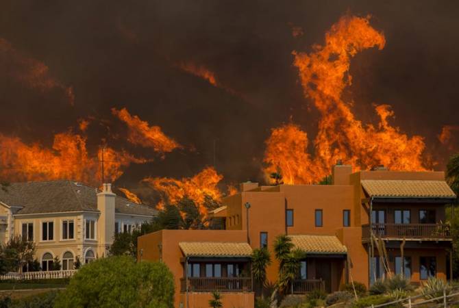 Трамп объявил пострадавшую от пожаров Калифорнию зоной стихийного бедствия